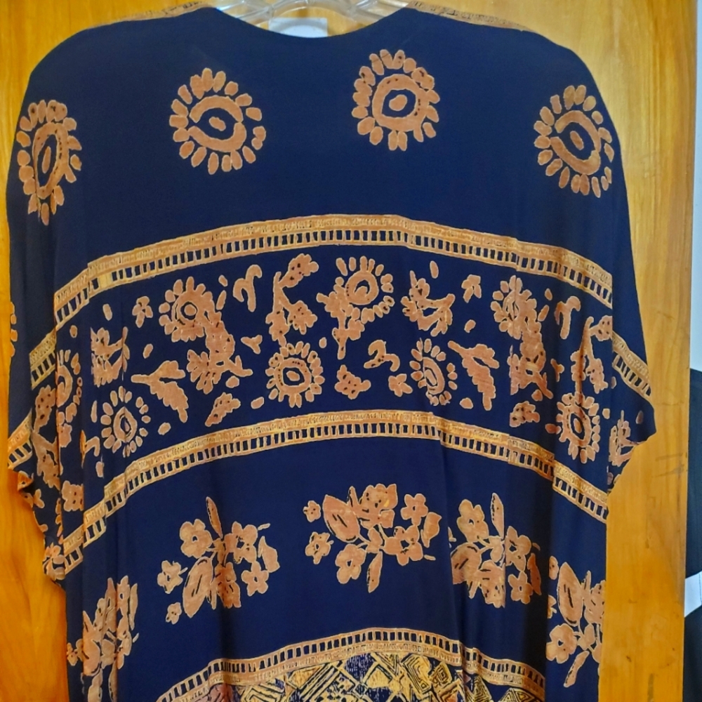 Sharon Anthony Sz 16W Black/Gold Patterned Blouse